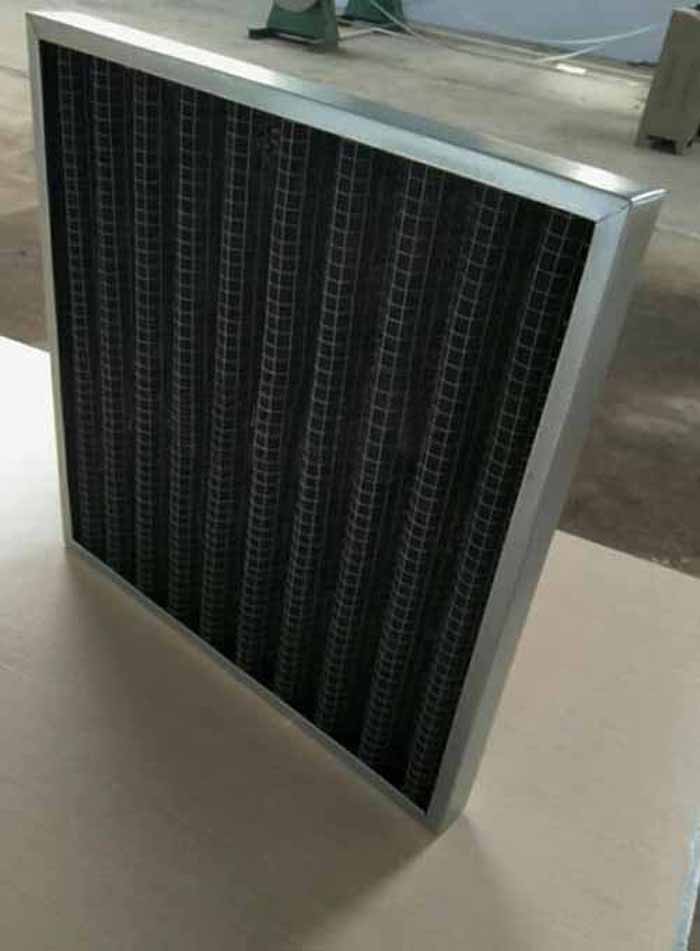 折疊式活性炭過濾器鋁型材外框，也可選用鍍鋅外框及不銹鋼，厚度為：21mm,25mm,46mm，50mm等其他多種厚度。